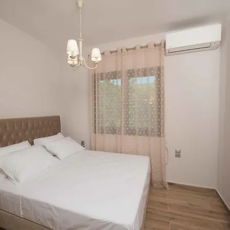 Villa Tony's With Private Pool In Komilio Lefkada *