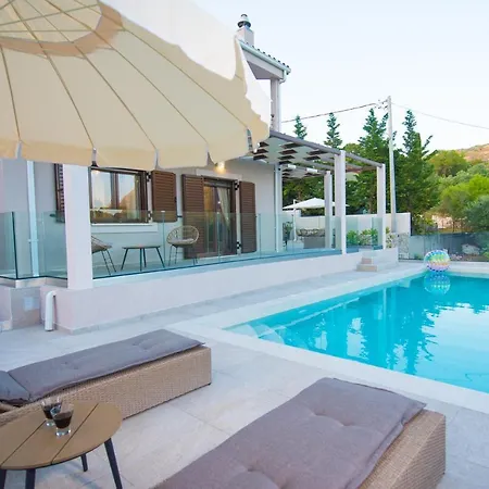 Tony's With Private Pool In Komilio Lefkada